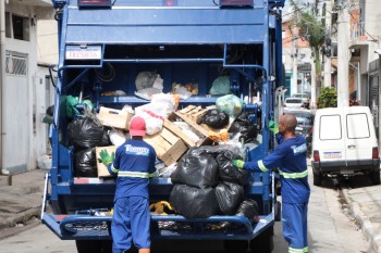 Nova empresa retira 650 toneladas de lixo no primeiro dia de operação em Suzano