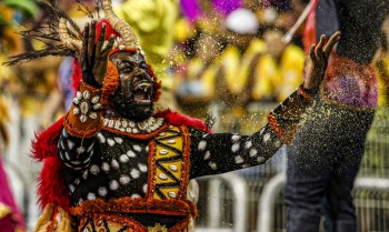 Primeiro dia de carnaval em SP tem estreante, campeã e vice de 2025