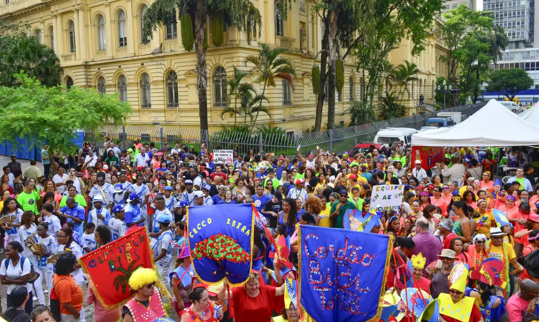 Ilú Obá De Min e Banda do Trem Elétrico abrem carnaval de rua em SP