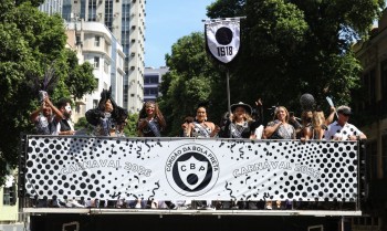 Cordão do Bola Preta celebra tradição de 107 carnavais no Rio