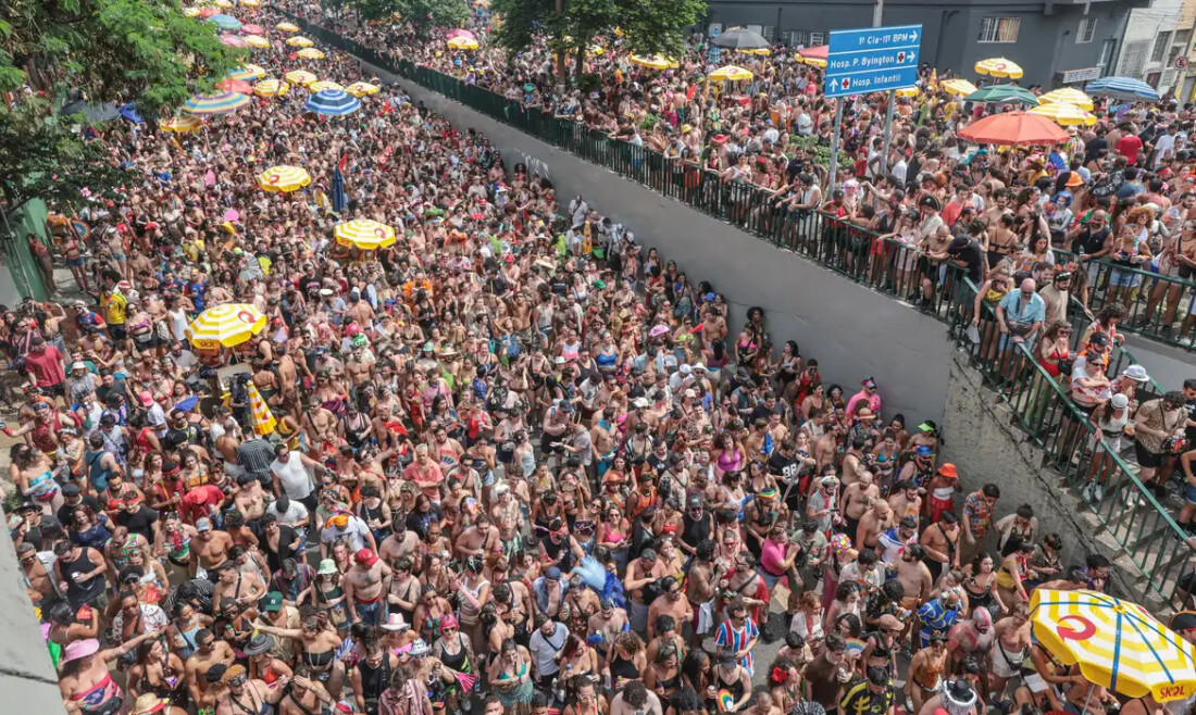 Tarde de blocos no Bixiga valoriza músicas brasileiras em São Paulo