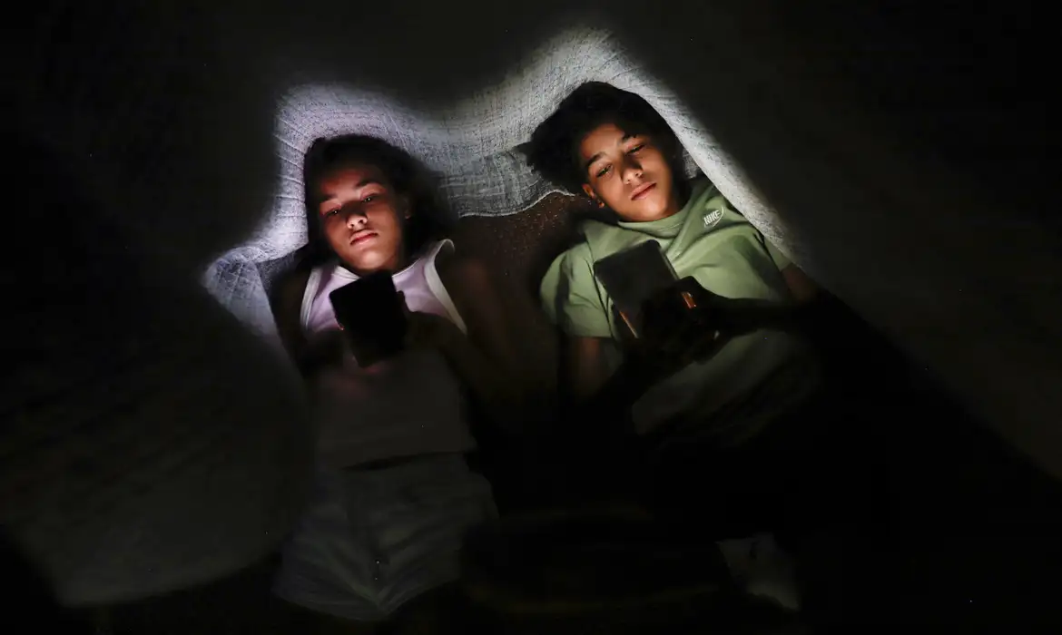 Estudo mostra impacto de vídeos curtos no desenvolvimento infantil