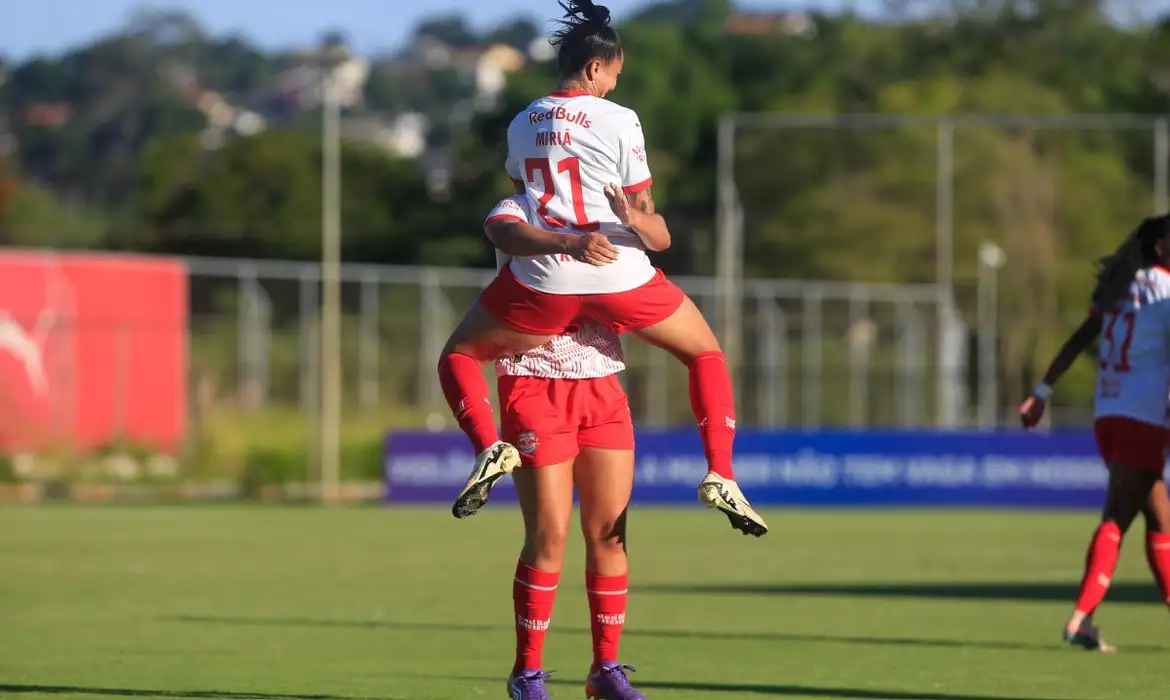 Reforços marcam e Bragantino vence Ferroviária no Brasileiro Feminino
