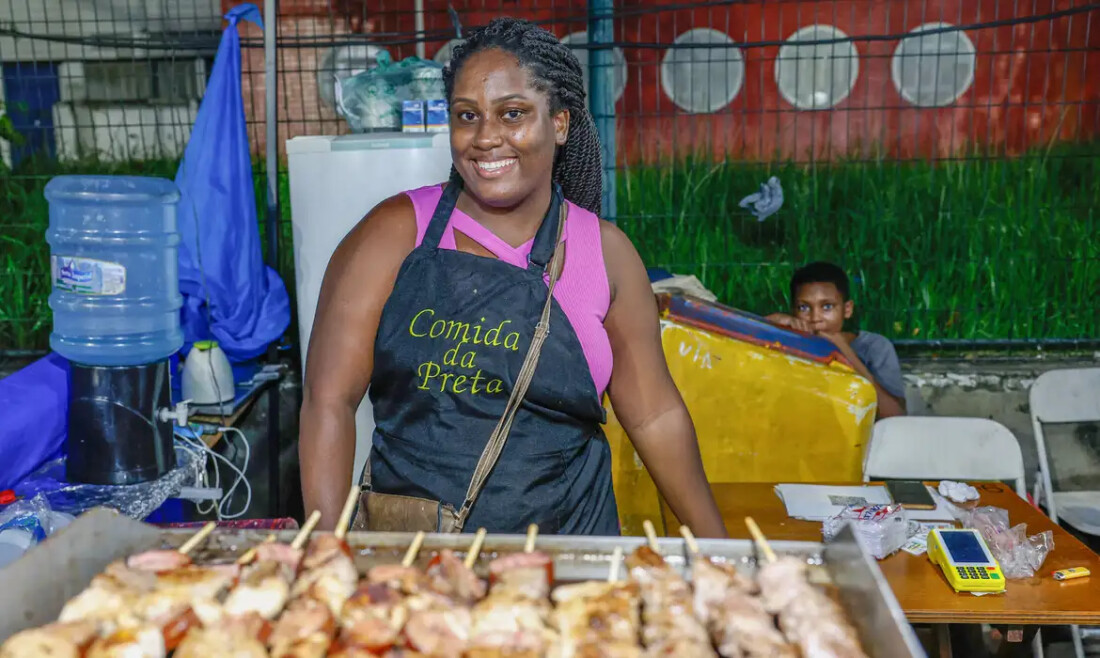 Mães ambulantes cobram pontos de apoio para crianças no carnaval
