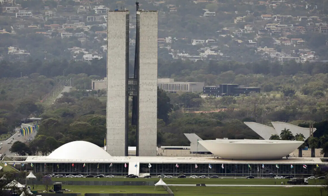 Lula sanciona, com vetos, reajuste salarial para cargos do Legislativo