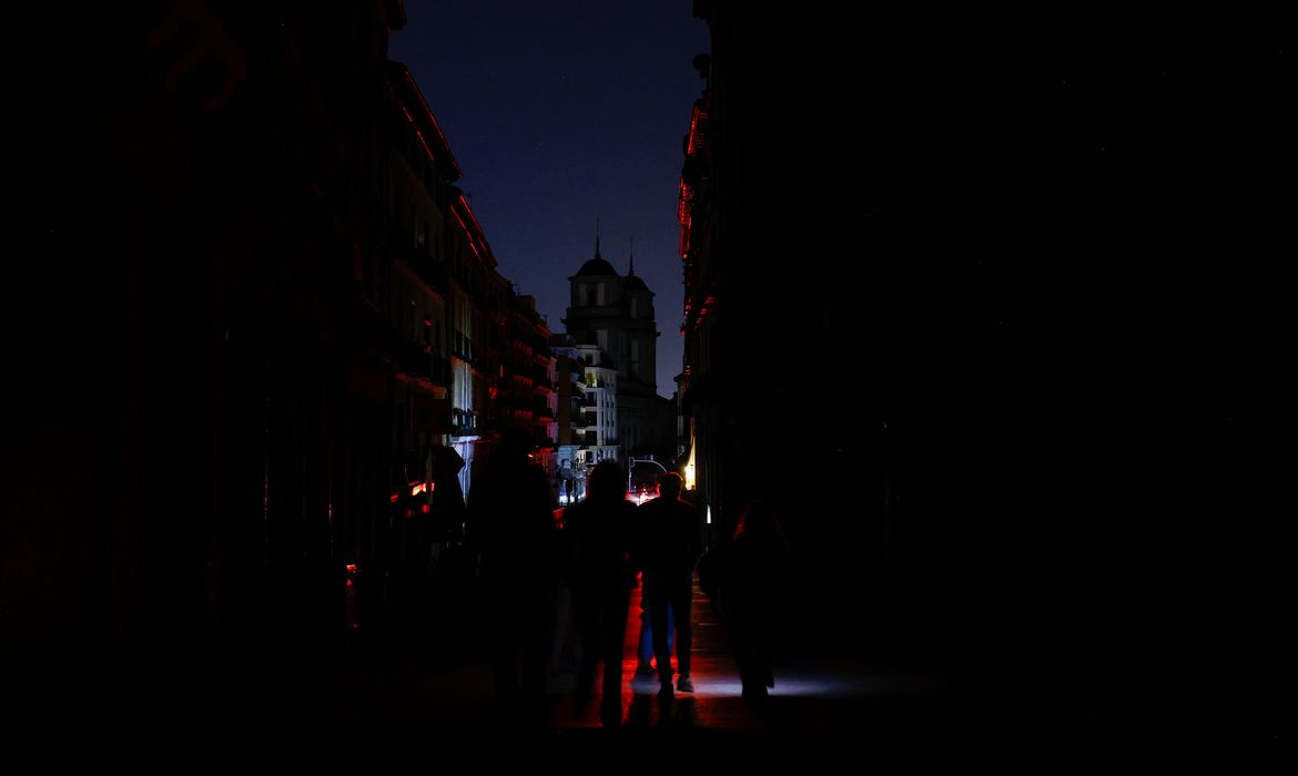 Blecaute no Paraguai deixa capital e grande parte do país sem energia