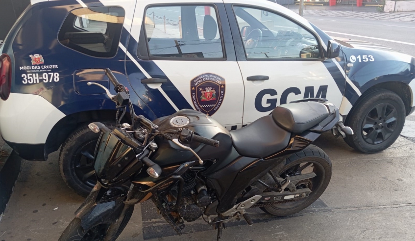 Guarda Civil Municipal localiza veículos, apreende entorpecentes e prende homem