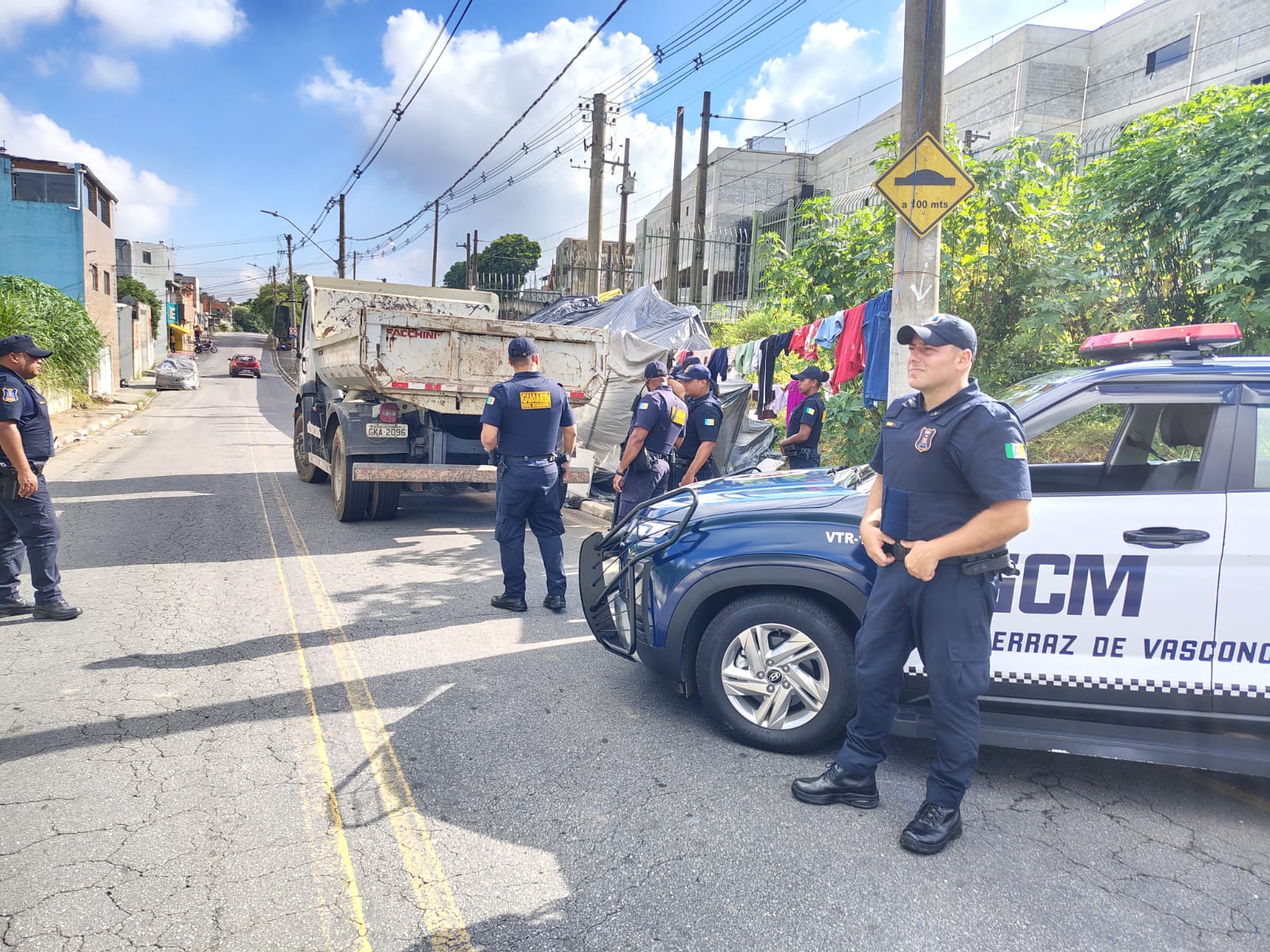 GCM de Ferraz encerra ocupação irregular em área de proteção ambiental 