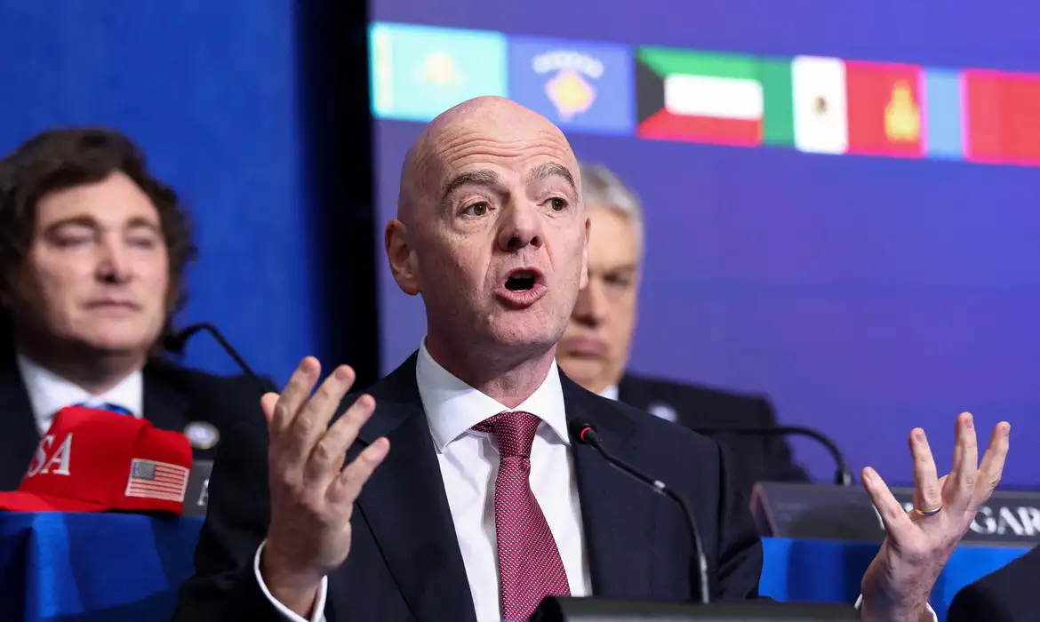 COI afirma que Gianni Infantino não violou neutralidade política