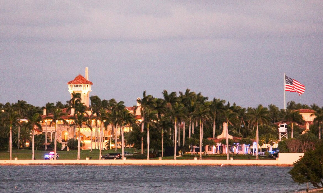 Homem armado que invadiu resort de Trump é morto por agentes