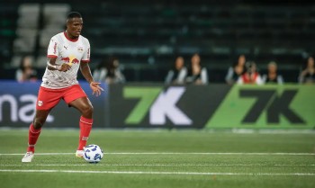 Jogador do Bragantino pede desculpas após fala machista contra árbitra