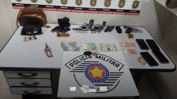 Polícia Militar prende quatro homens após roubo a residência em Guararema