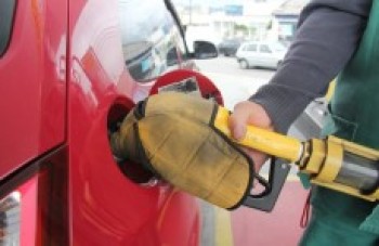 Aumento da gasolina fez inflação avançar em outubro, diz FGV
