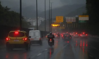 Alagamentos e interdições afetam rodovias no Rio de Janeiro