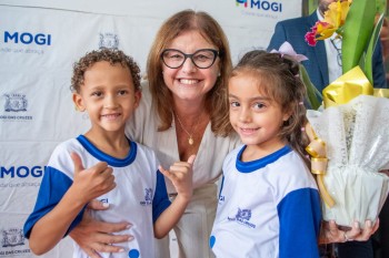 Prefeita Mara Bertaiolli inicia entrega uniformes e inaugura creche no Botujuru