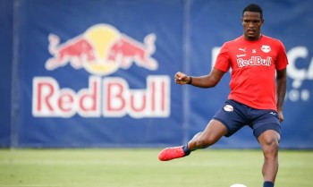 Bragantino multa zagueiro por fala machista contra árbitra