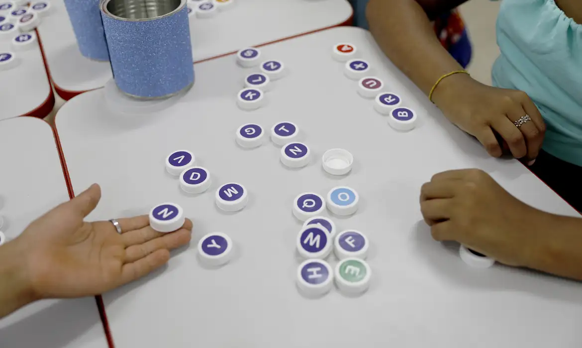 Encontro debate rede latino-americana por alfabetização na idade certa