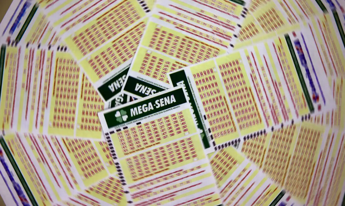 Mega-sena acumula e prêmio principal vai para R$ 130 milhões