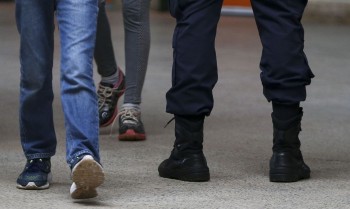 Alunos de escola no DF são “punidos” com flexão e PMs são afastados