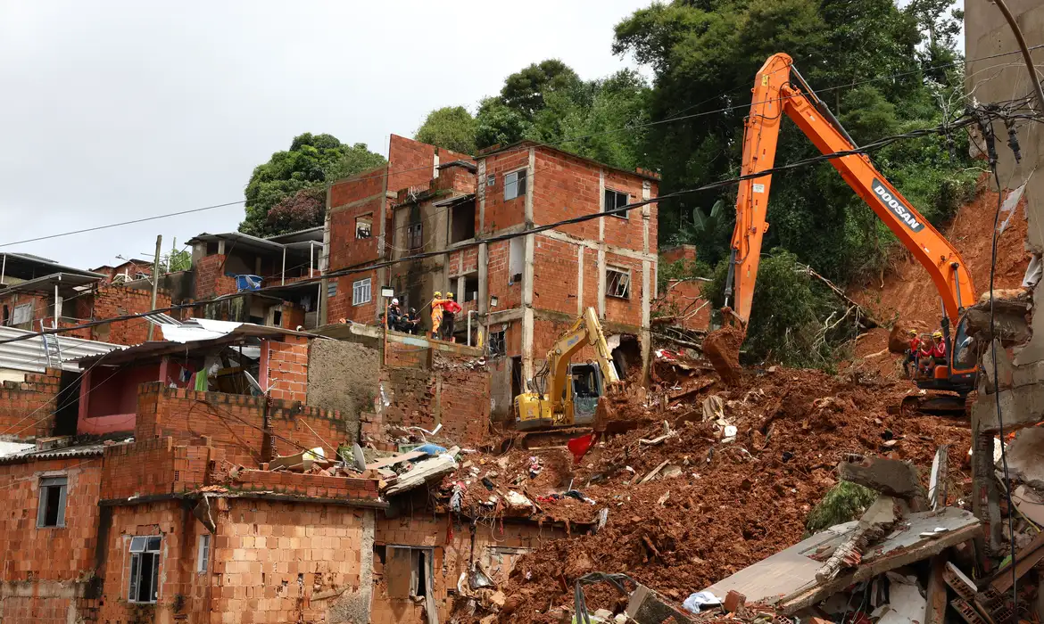 MG: Número de mortes sobe para 65; quatro pessoas seguem desaparecidas