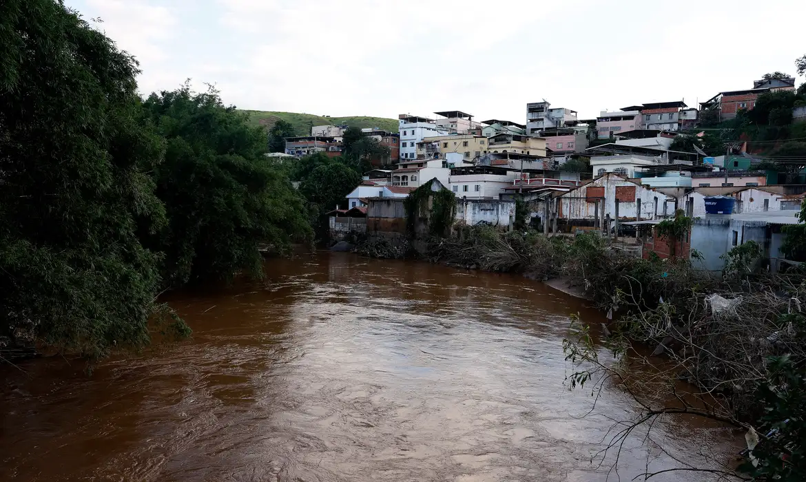 Mais de 1.200 cidades estão em alerta por causa de chuvas