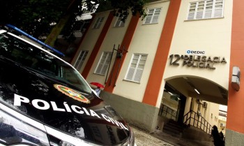 Indiciado por estupro coletivo no Rio se apresenta à polícia e é preso