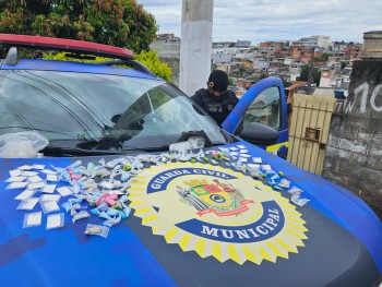 GCM de Itaquá desarticula duas casas-bomba e apreende 7,4 mil drogas