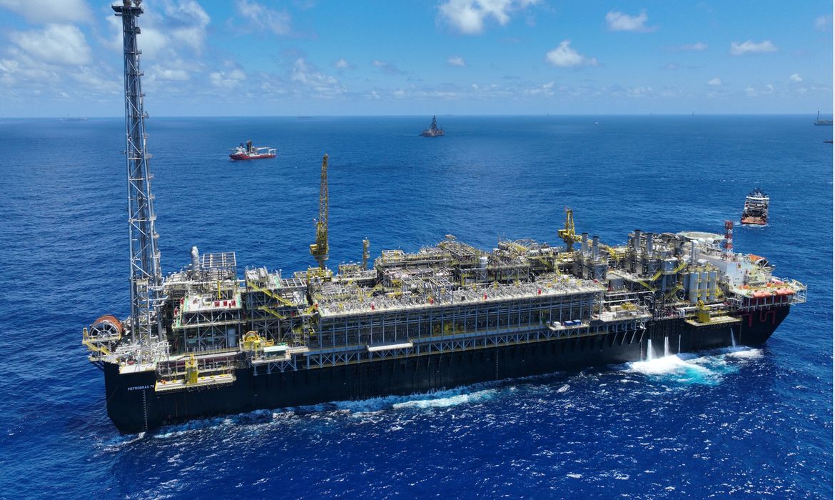 Conflito no Oriente pode elevar exportações de combustível do Brasil