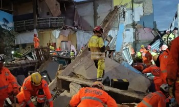 Bombeiros resgatam última vítima de escombros de lar de idosos em MG