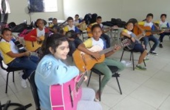 Educadoras apresentam o "Escola de Tempo Integral"