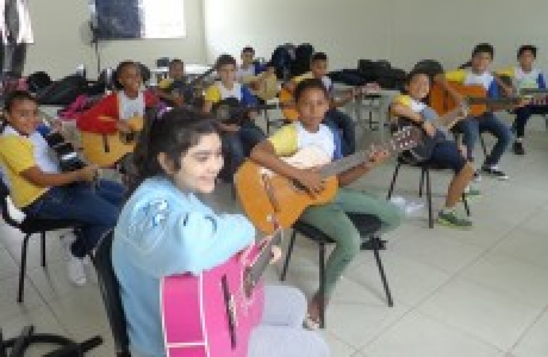 Educadoras apresentam o "Escola de Tempo Integral"