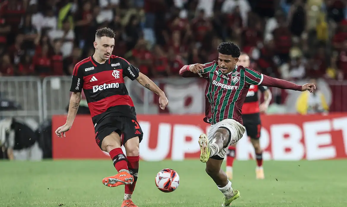 Fluminense e Flamengo jogam por título do Campeonato Brasileiro