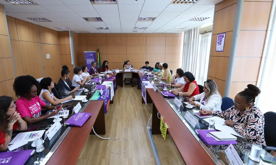 Fim da escala 6x1: proposta pode aliviar dupla jornada das mulheres