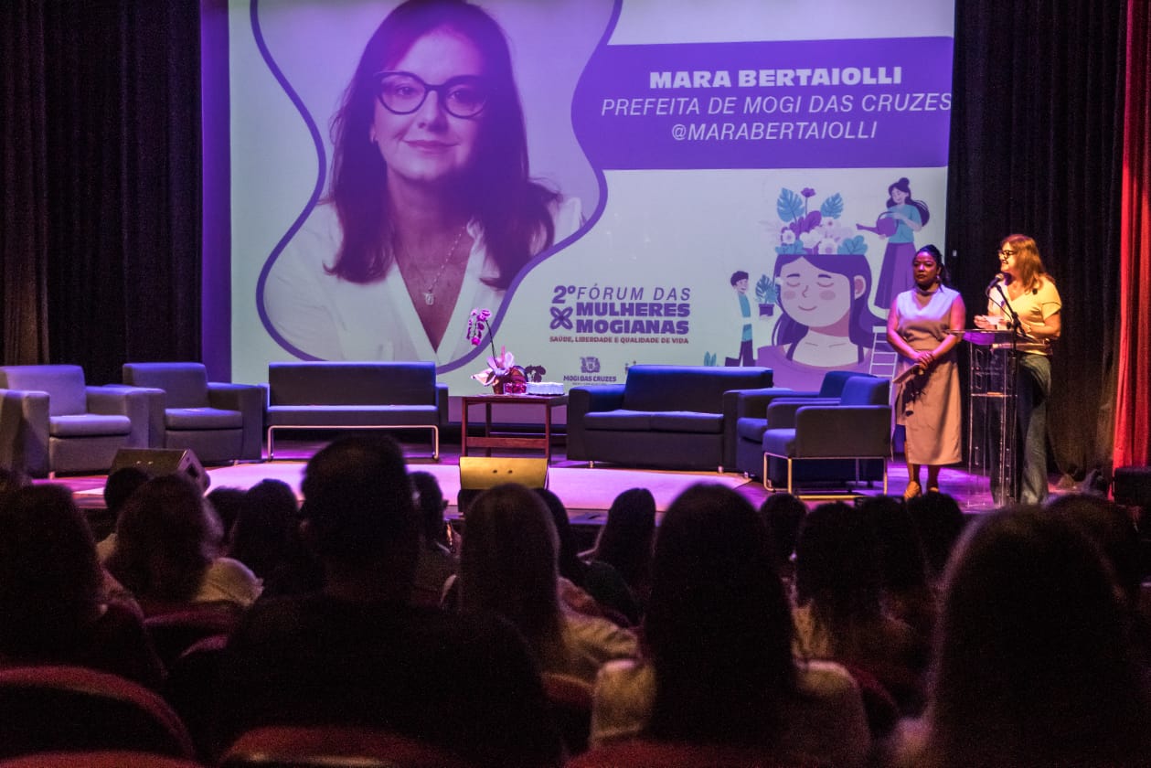 Prefeita Mara Bertaiolli participa dos debates do 2º Fórum das Mulheres Mogianas