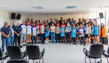 Mara Bertaiolli recebe atletas que se destacaram na Superliga de Voleibol Adaptado