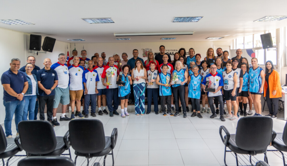 Mara Bertaiolli recebe atletas que se destacaram na Superliga de Voleibol Adaptado