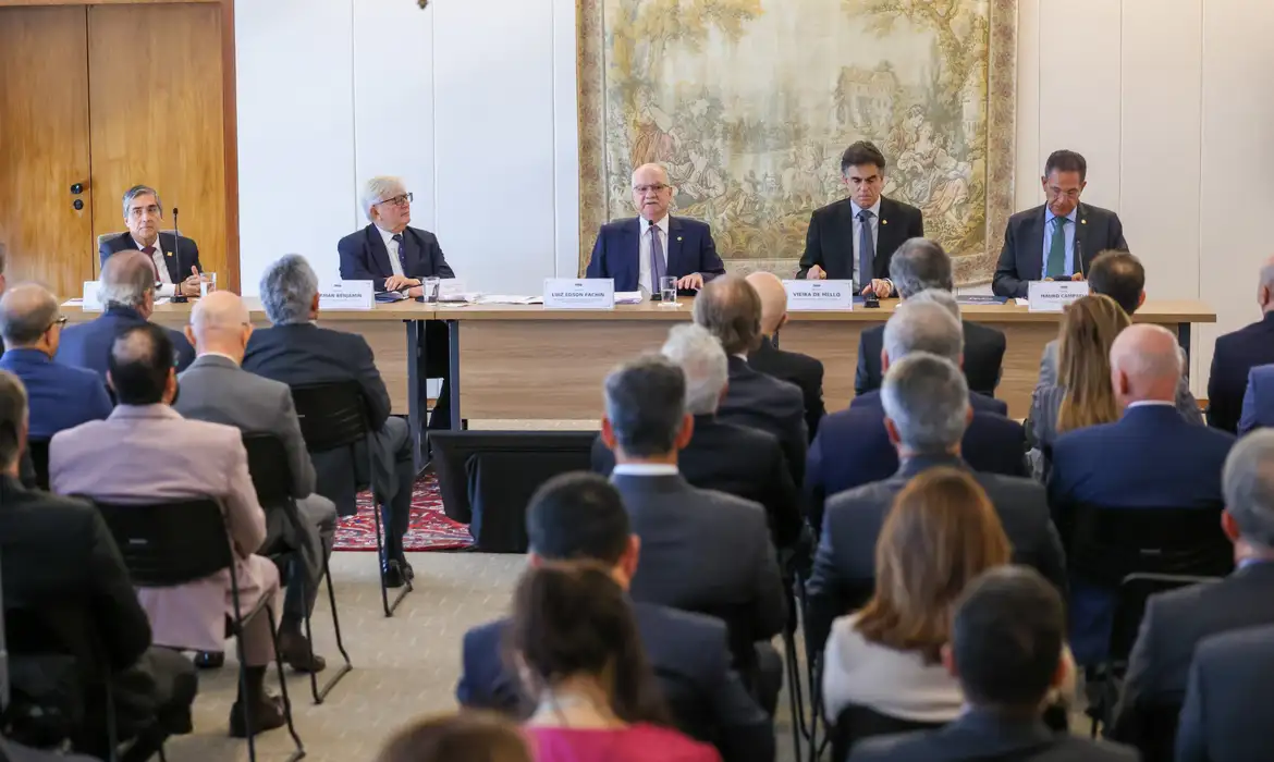 Fachin defende distanciamento de interesses no Judiciário