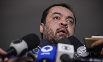 Ministro suspende julgamento que pode cassar governador do Rio