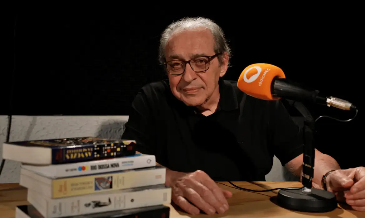Rádio MEC apresenta nova série "De quem é a música?", de Ruy Castro
