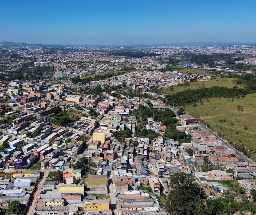 Regularização fundiária avança em cidades da região com entrega de títulos 