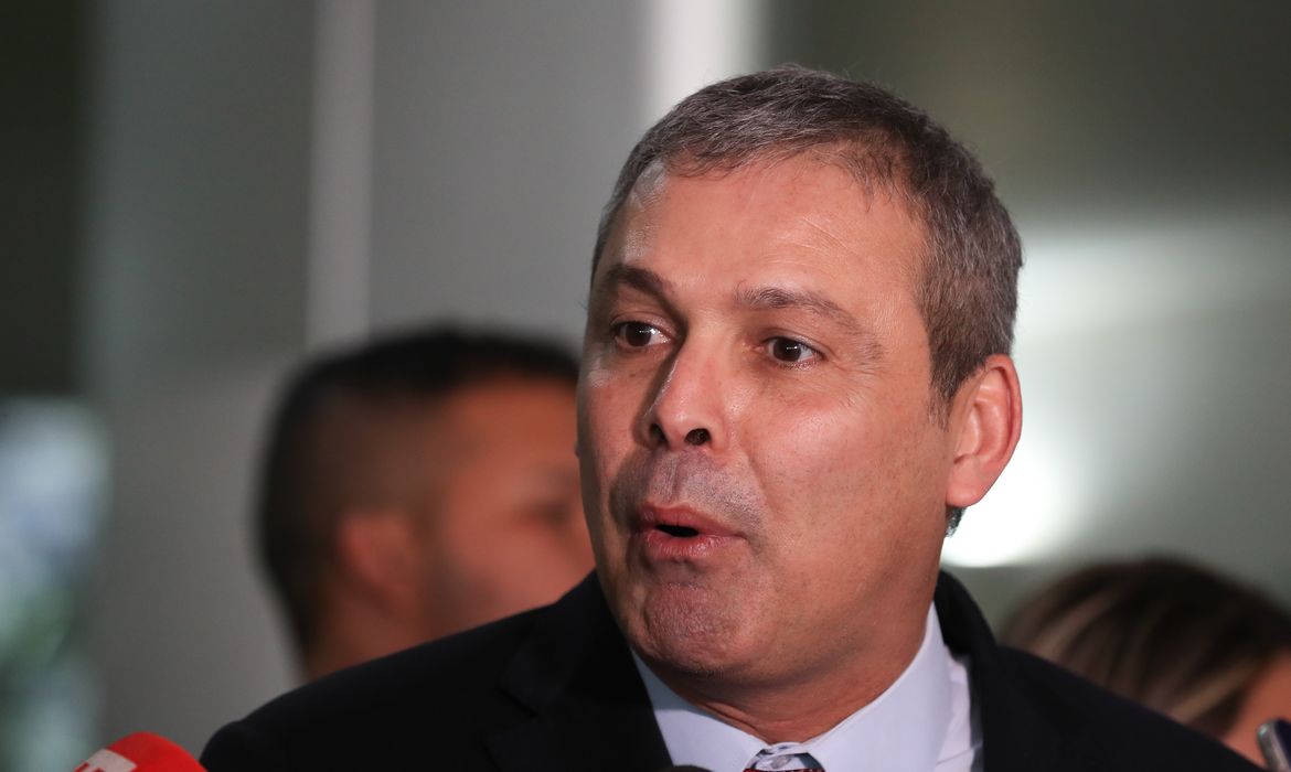 Deputado aciona Justiça contra alta de até 15% na conta de luz no Rio