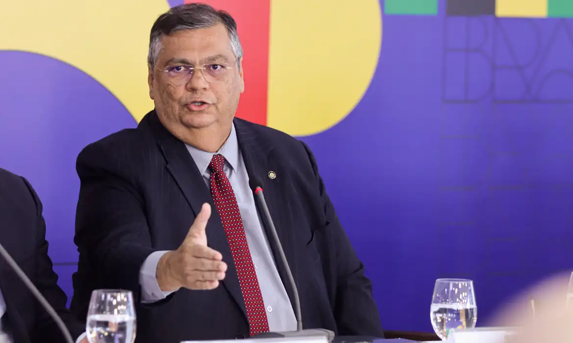 Moraes autoriza buscas da PF contra acusado de perseguir Flávio Dino