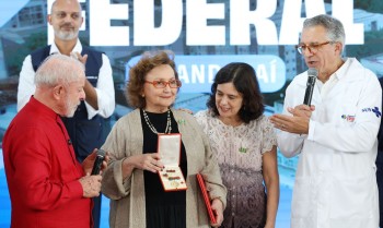 Pesquisadora Margareth Dalcolmo recebe medalha Oswaldo Cruz