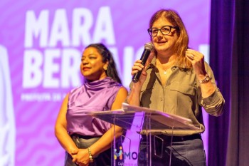 Fórum de Jovens Mulheres reúne mais de 400 estudantes no Theatro Vasques 