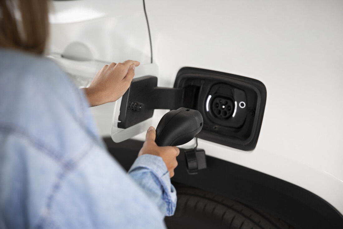 Corpo de Bombeiros de SP divulga novas regras de segurança para recarga de carros elétricos