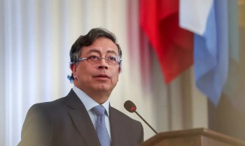 Petro diz que bombas na fronteira com Equador deixaram 27 corpos