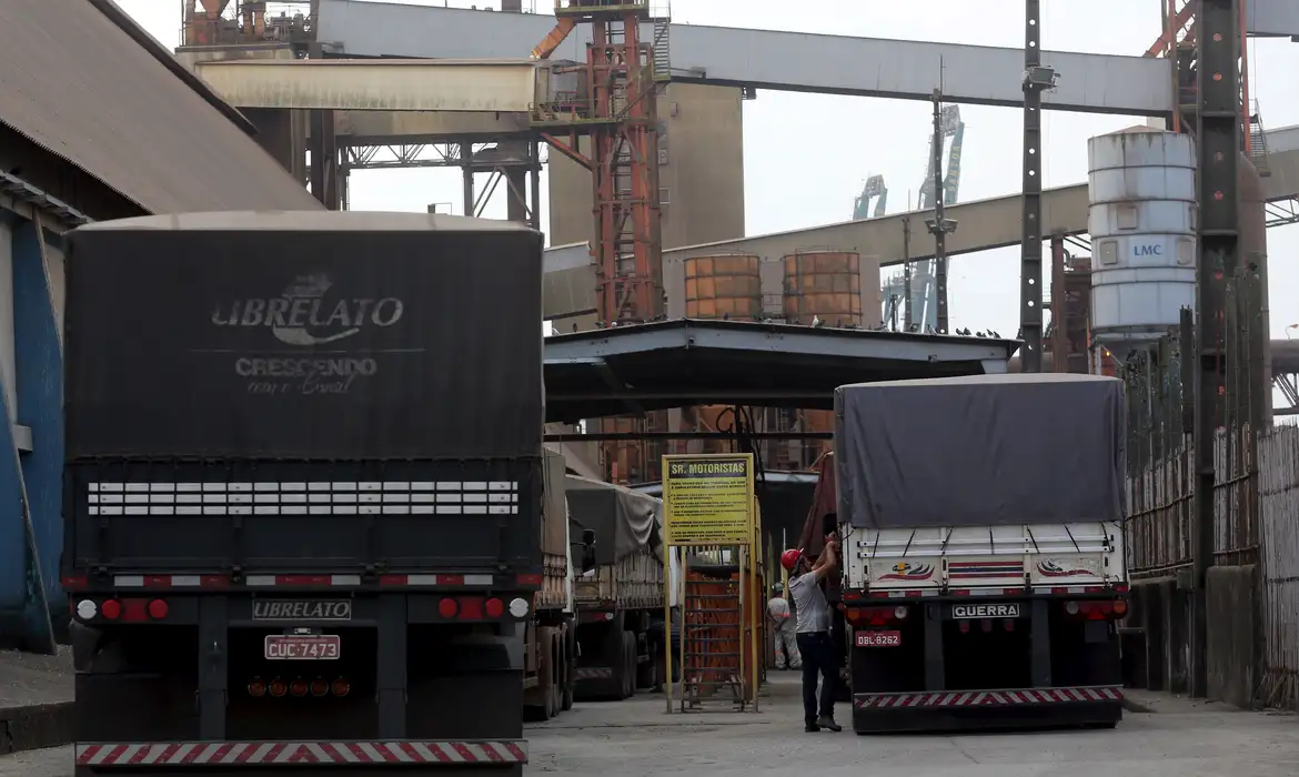 Governo propõe que estados zerem ICMS do diesel importado