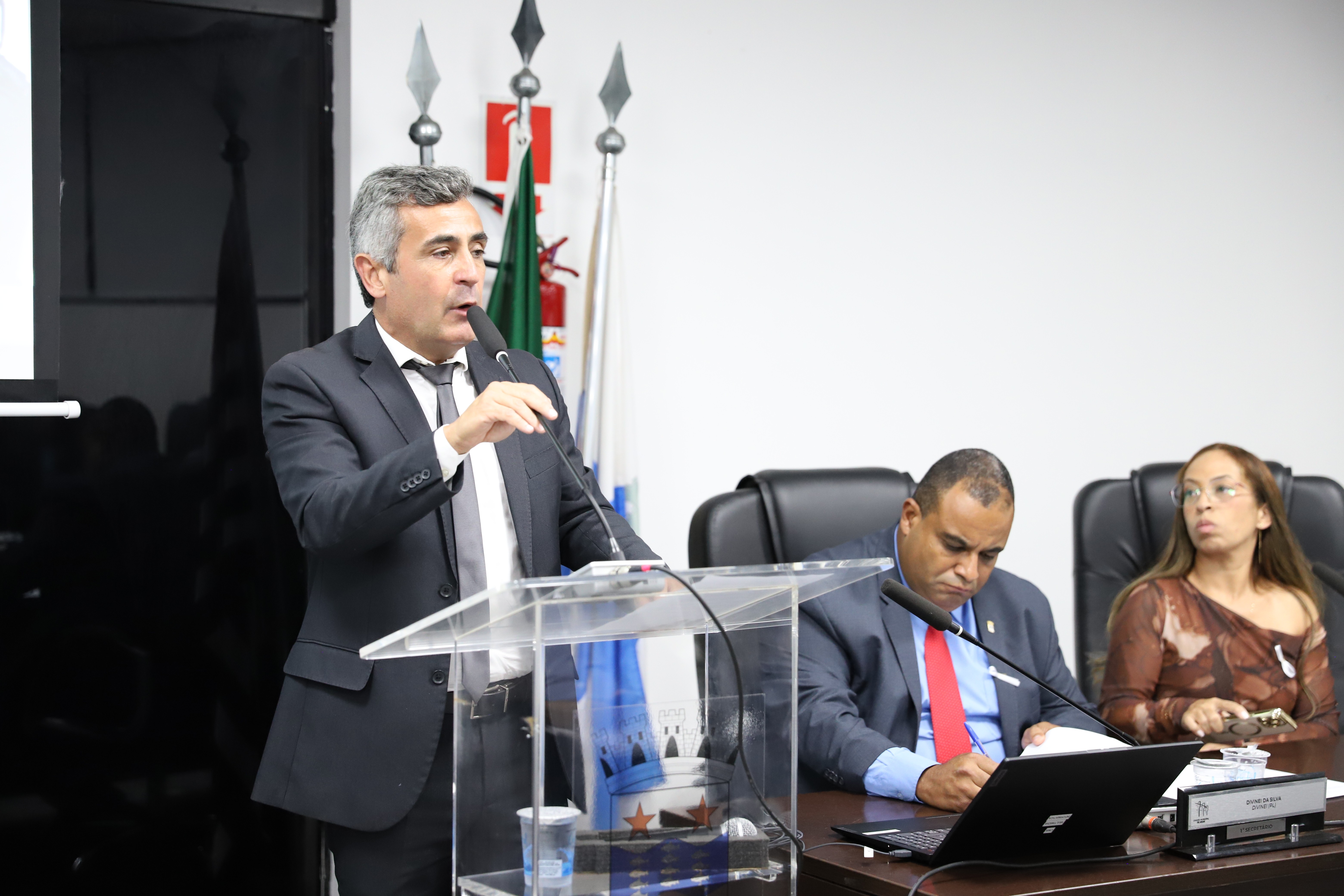 Câmara de Arujá aprova campanha do Laço Branco e envolve homens no combate à violência doméstica