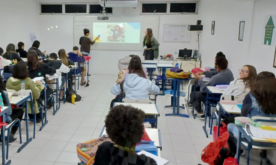 Número de alunos de ensino superior aumenta em 2023 e 2024