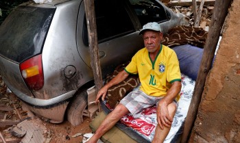 Morador de Juiz de Fora vive entre escombros de casa atingida por lama